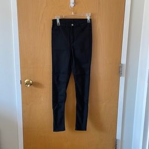 BLACK SKINNY JEANS